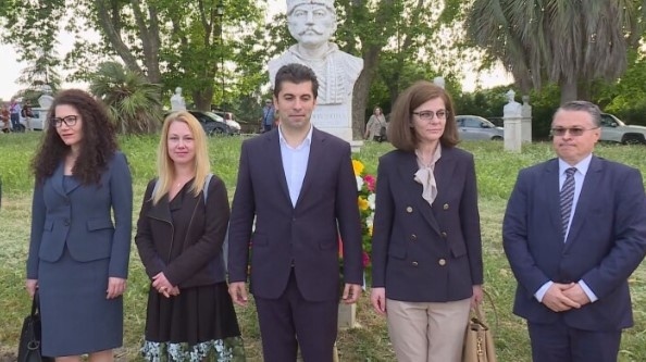 Кирил Петков ще се срещне с папа Франциск